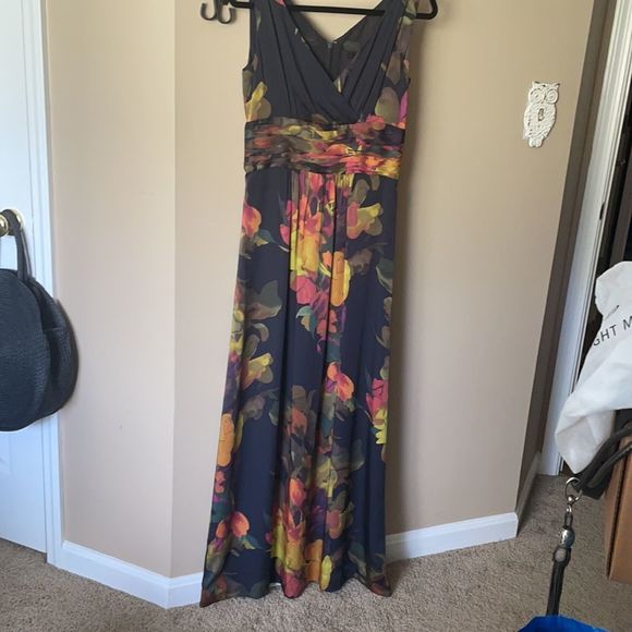 Banana Republic silk maxi dress - Picture 2 of 13